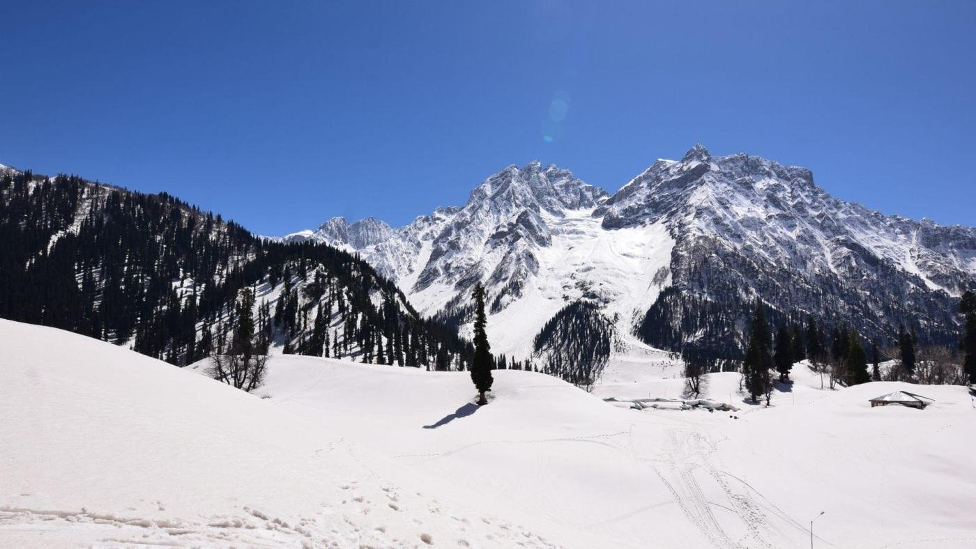 Snow peaks of kashmir — Classic Kashmir Tour