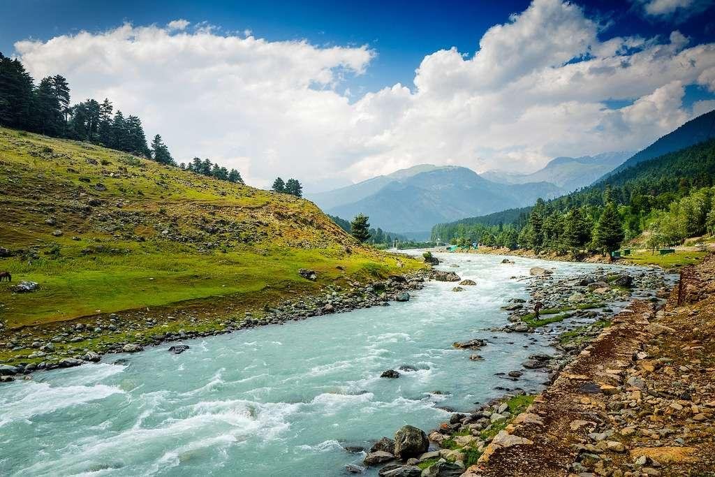 Lidder river pahalgam — Kashmir Deluxe & Houseboat