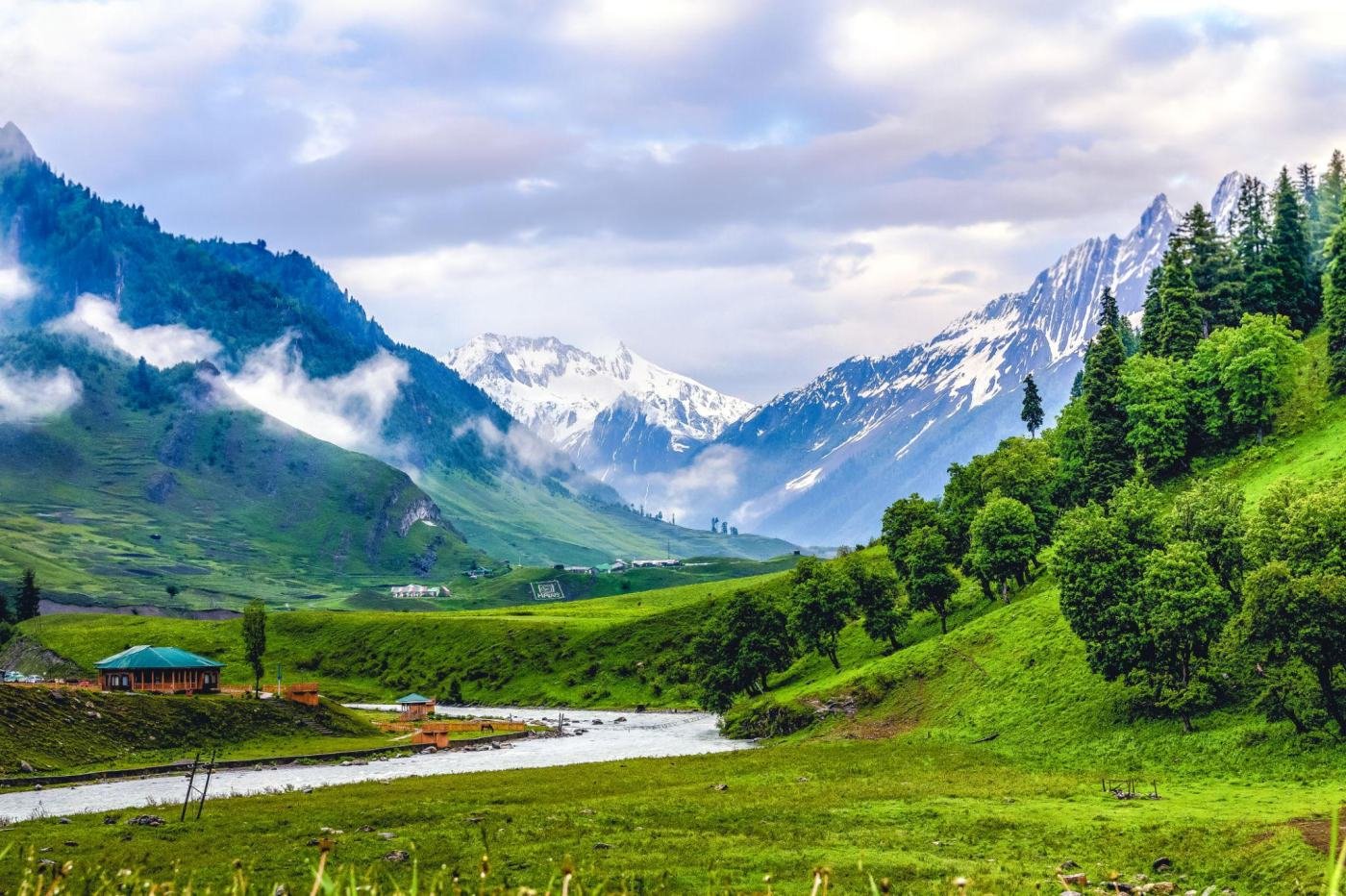 Green valley in kashmir — Kashmir Deluxe & Houseboat