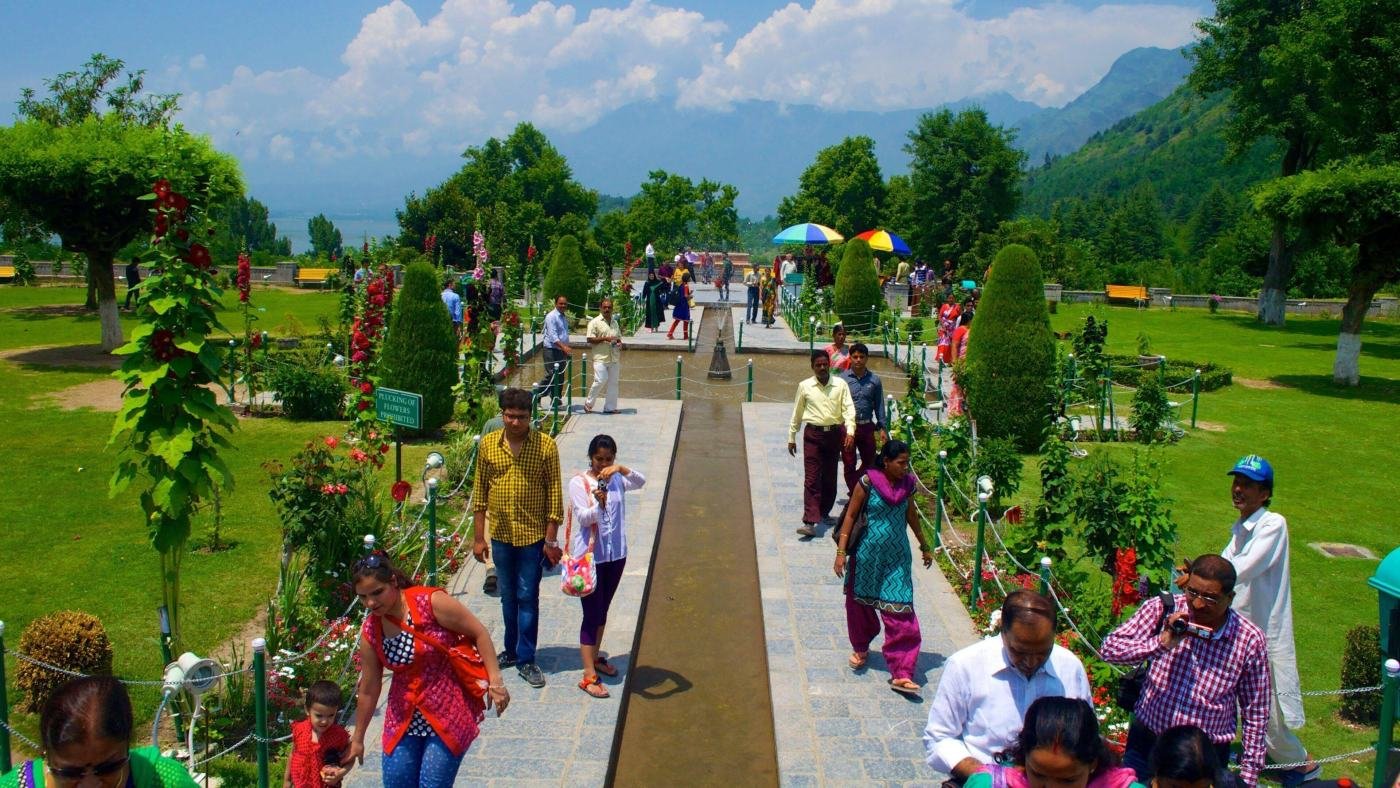 Mughal garden srinagar — Kashmir Family Holiday