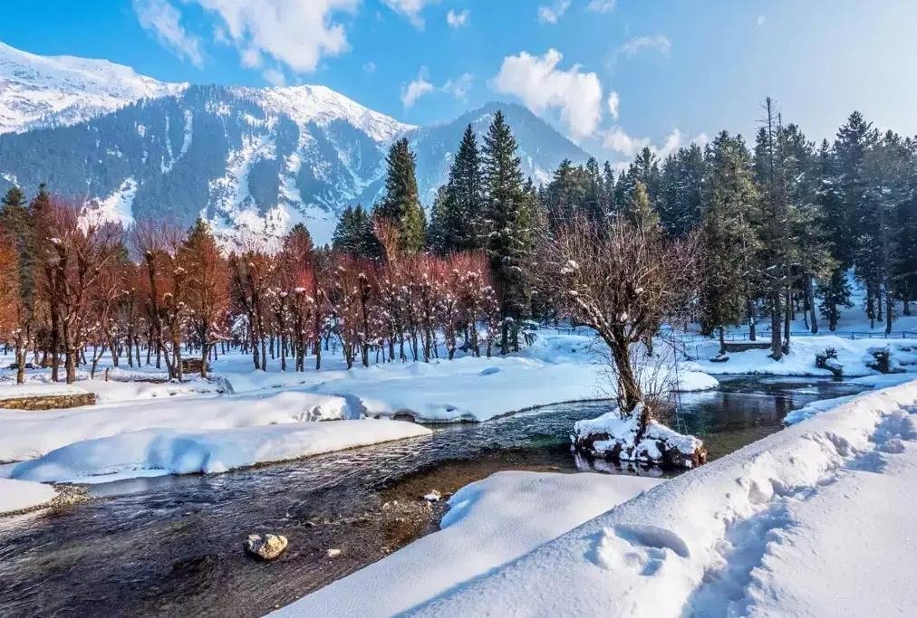 Doodhpathri in winter