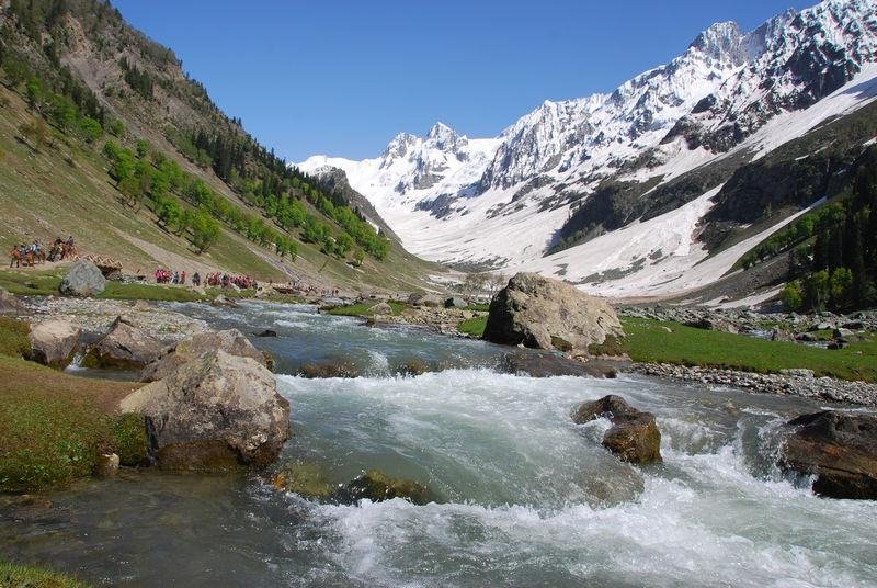 Stream and peaks at Sonamarg
