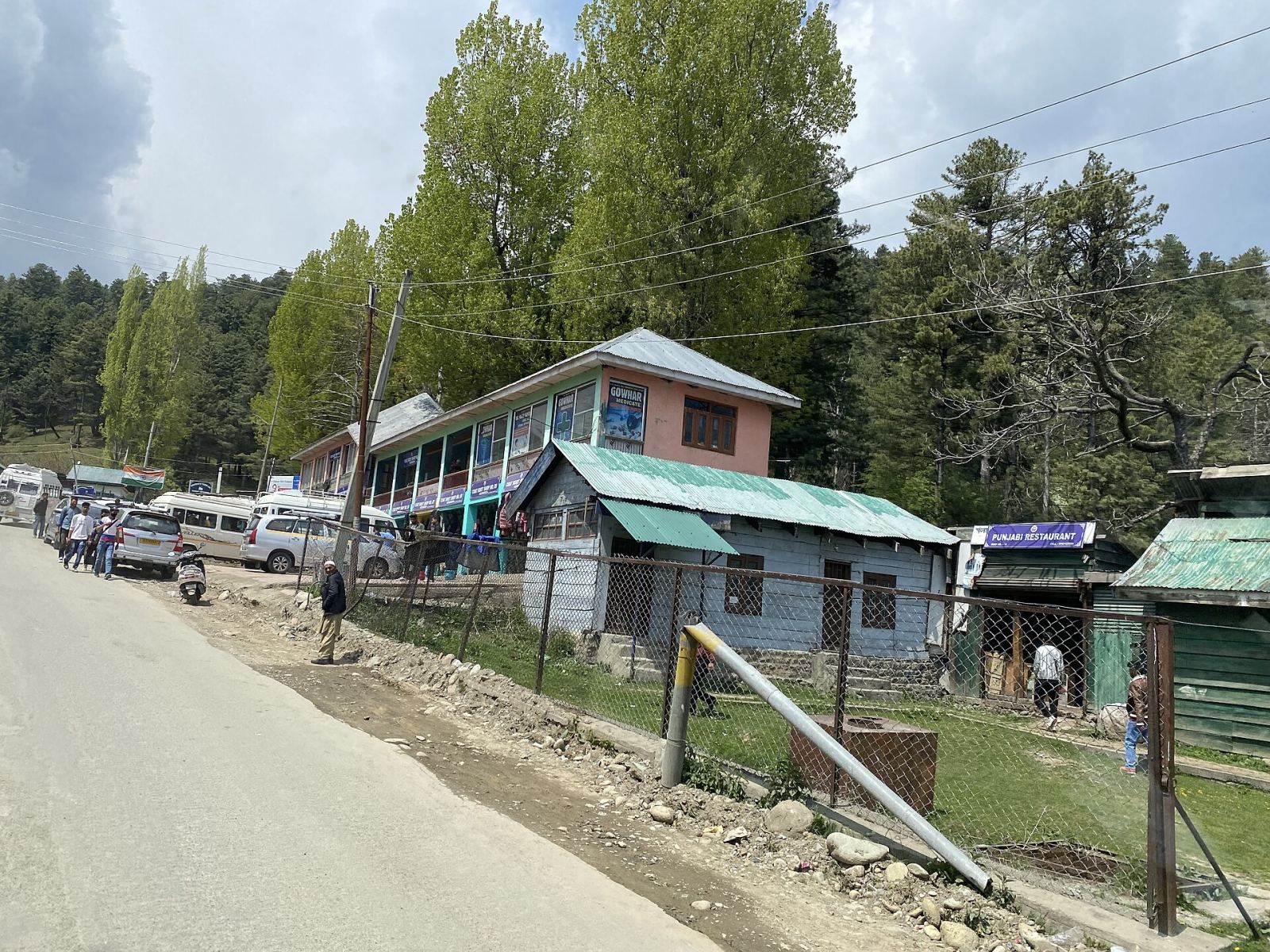 Tangmarg town on the road to Gulmarg